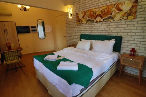 One-Bedroom Suite image 10