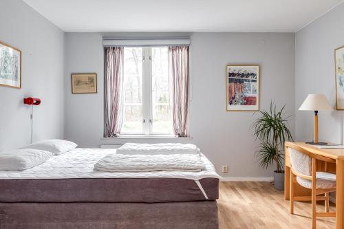 3 twin beds