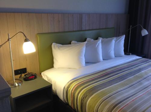 One-Bedroom King Suite - Disability Access/Non-Smoking