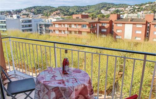 Cozy Apartment In Tossa De Mar With Kitchen