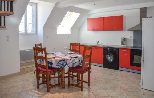 Gorgeous Apartment In Treguier With Kitchen