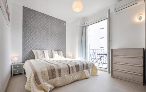 Beautiful apartment in Cannes with WiFi and 1 Bedrooms - image 2