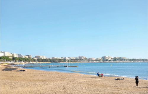 Beautiful apartment in Cannes with WiFi and 1 Bedrooms - image 12