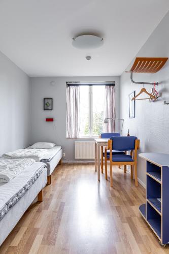 2 twin beds