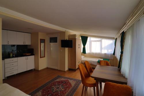 Family Suite with Sea View image 5