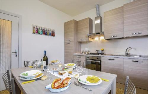 Beautiful Apartment In Bracco - Moneglia ge With Kitchen