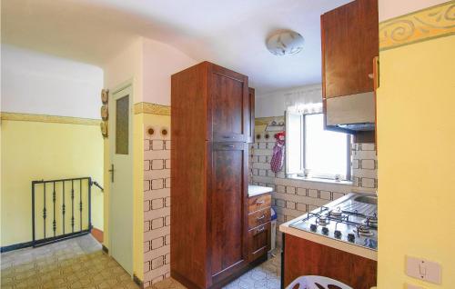  Stunning home in Montefegatesi with 4 Bedrooms and WiFi in Tereglio