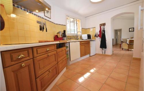 Nice home in Porto Vecchio w/ Outdoor swimming pool WiFi and Outdoor swimming pool - image 4
