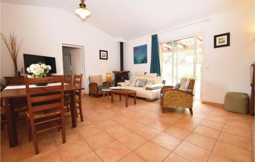 Nice home in Porto Vecchio w/ Outdoor swimming pool WiFi and Outdoor swimming pool - image 5