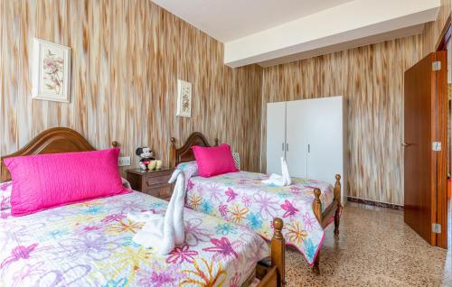 Nice home in Fisterra with 7 Bedrooms and WiFi