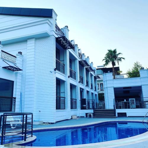 MIYAS LUXURY HOTEL in Kemera