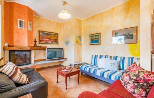 Stunning home in Alessandria with Outdoor swimming pool, WiFi and 5 Bedrooms gîte à louer Tortona