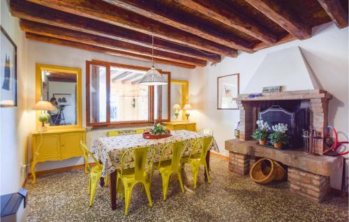 Pet Friendly Home In Boara Pisani With Kitchen