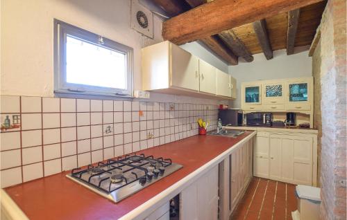 Pet Friendly Home In Boara Pisani With Kitchen