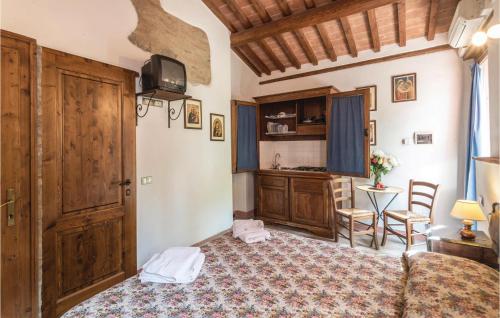  Awesome apartment in Castiglione d,Lago PG with WiFi and Outdoor swimming pool in Strada