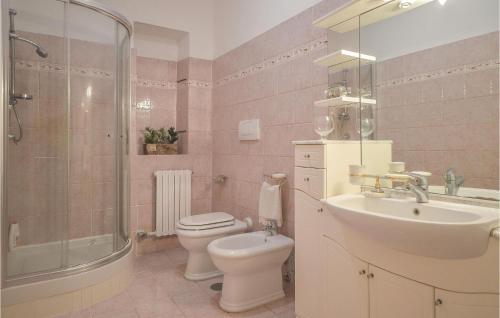 Bathroom, Stunning home in Canale Monterano -RM- with 4 Bedrooms and WiFi in Canale Monterano