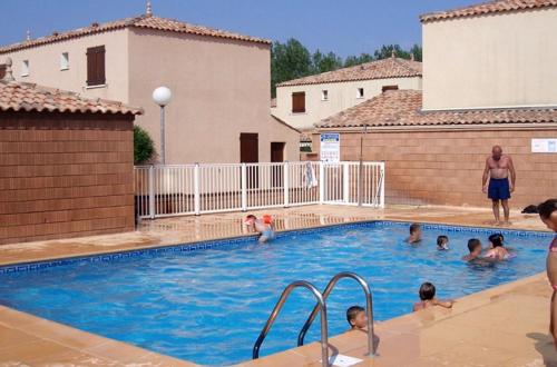 Maison de 2 chambres avec piscine partagee terrasse amenagee et wifi a Vias