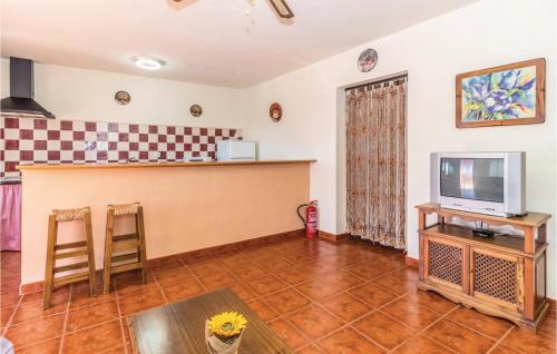 Nice home in Periana with Outdoor swimming pool Outdoor swimming pool and 8 Bedrooms - image 6