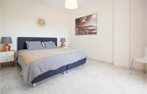 Two-Bedroom Apartment in Estepona - image 5