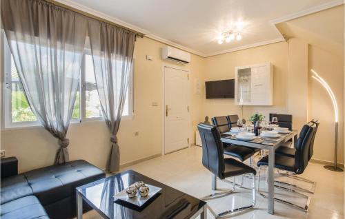  Cozy Home In San Miguel De Salinas With Wifi in San Miguel de Salinas
