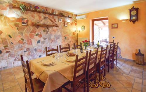 Awesome home in Nicosia w/ WiFi and 4 Bedrooms - image 2