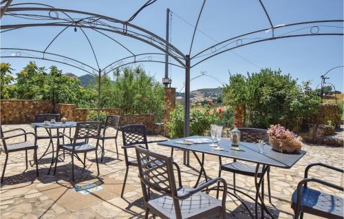 Awesome home in Nicosia w/ WiFi and 4 Bedrooms - image 12