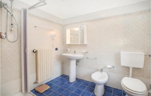 Awesome home in Nicosia w/ WiFi and 4 Bedrooms - image 5