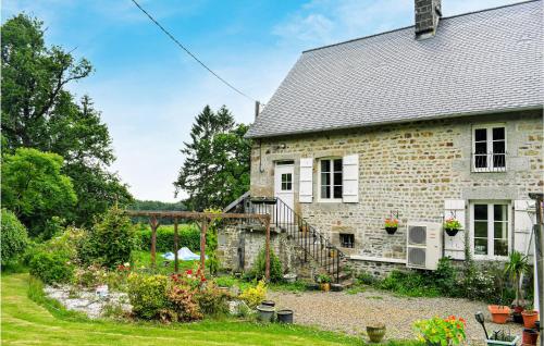 Beautiful Home In Saint-sever-calvados With Kitchen - Location saisonnière - Noues-de-Sienne