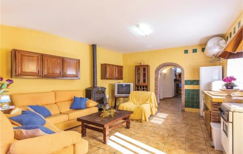  Cozy Home In Cuevas Del Campo With Wifi in Cuevas del Campo