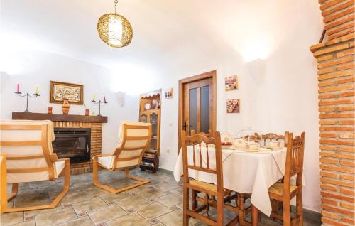  Cozy Home In Cuevas Del Campo With Wifi in Cuevas del Campo