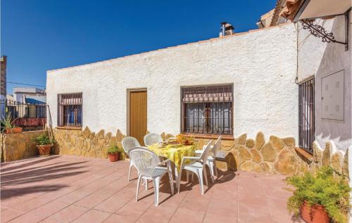 Cozy Home In Cuevas Del Campo With Wifi