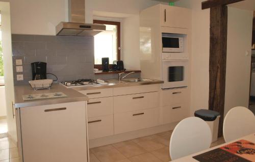 virtuve, Holiday Home Mantallot With Fireplace I in Mantallot