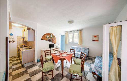 Amazing apartment in La Maddalena with 2 Bedrooms