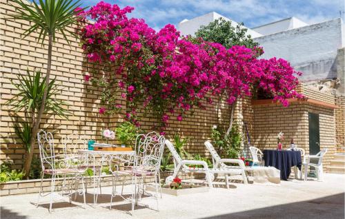  Beautiful home in Sevilla with Outdoor swimming pool and 5 Bedrooms in 41640 Osuna