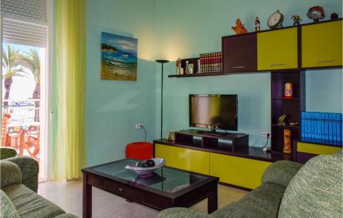 Amazing home in Los Alcázares w/ WiFi and 3 Bedrooms - image 5