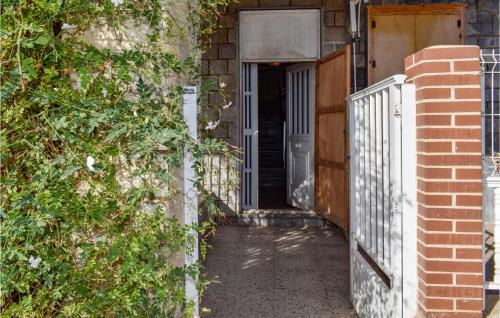 Amazing home in Los Alcázares w/ WiFi and 3 Bedrooms - image 12