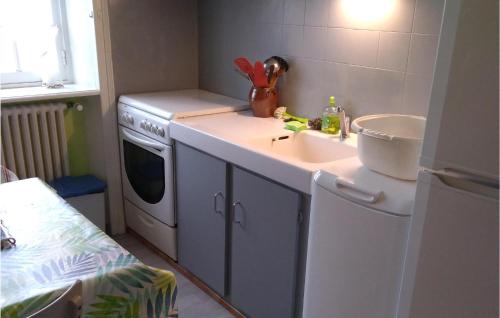 廚房, Cozy Home In Plancoët With Wifi (Cozy Home In Plancoet With Wifi) in 普朗科埃特