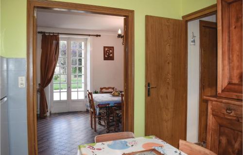 廚房, Cozy Home In Plancoët With Wifi (Cozy Home In Plancoet With Wifi) in 普朗科埃特