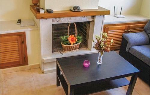 Three-Bedroom Holiday Home in Santa Pola - image 6