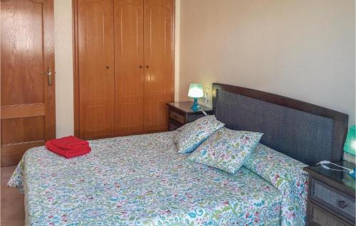 Three-Bedroom Holiday Home in Santa Pola - image 12