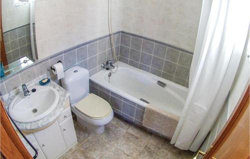 Three-Bedroom Holiday Home in Santa Pola - image 8