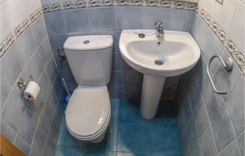 Three-Bedroom Holiday Home in Santa Pola - image 11