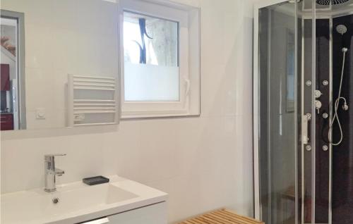 Holiday Home Narbonne with a Hot tub 06 - image 8