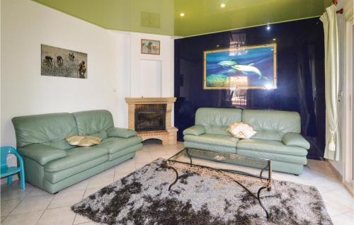 Awesome home in Borgo w/ WiFi Outdoor swimming pool and 3 Bedrooms - image 11