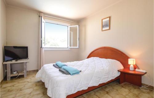 Awesome home in Borgo w/ WiFi Outdoor swimming pool and 3 Bedrooms - image 4