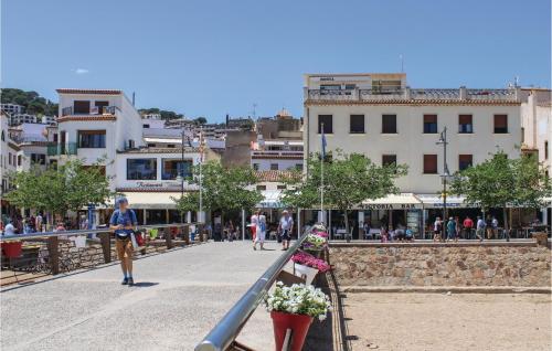 Stunning apartment in Tossa de Mar w/ WiFi and 2 Bedrooms - image 4