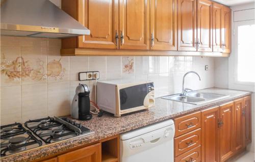 Stunning apartment in Tossa de Mar w/ WiFi and 2 Bedrooms - image 8