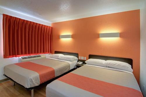 2 double beds