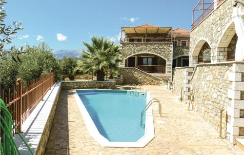 Beautiful Home In Astros Peleponese With Outdoor Swimming Pool - Koútroufa