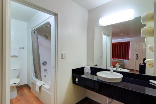 Double Room - Disability Access image 1
